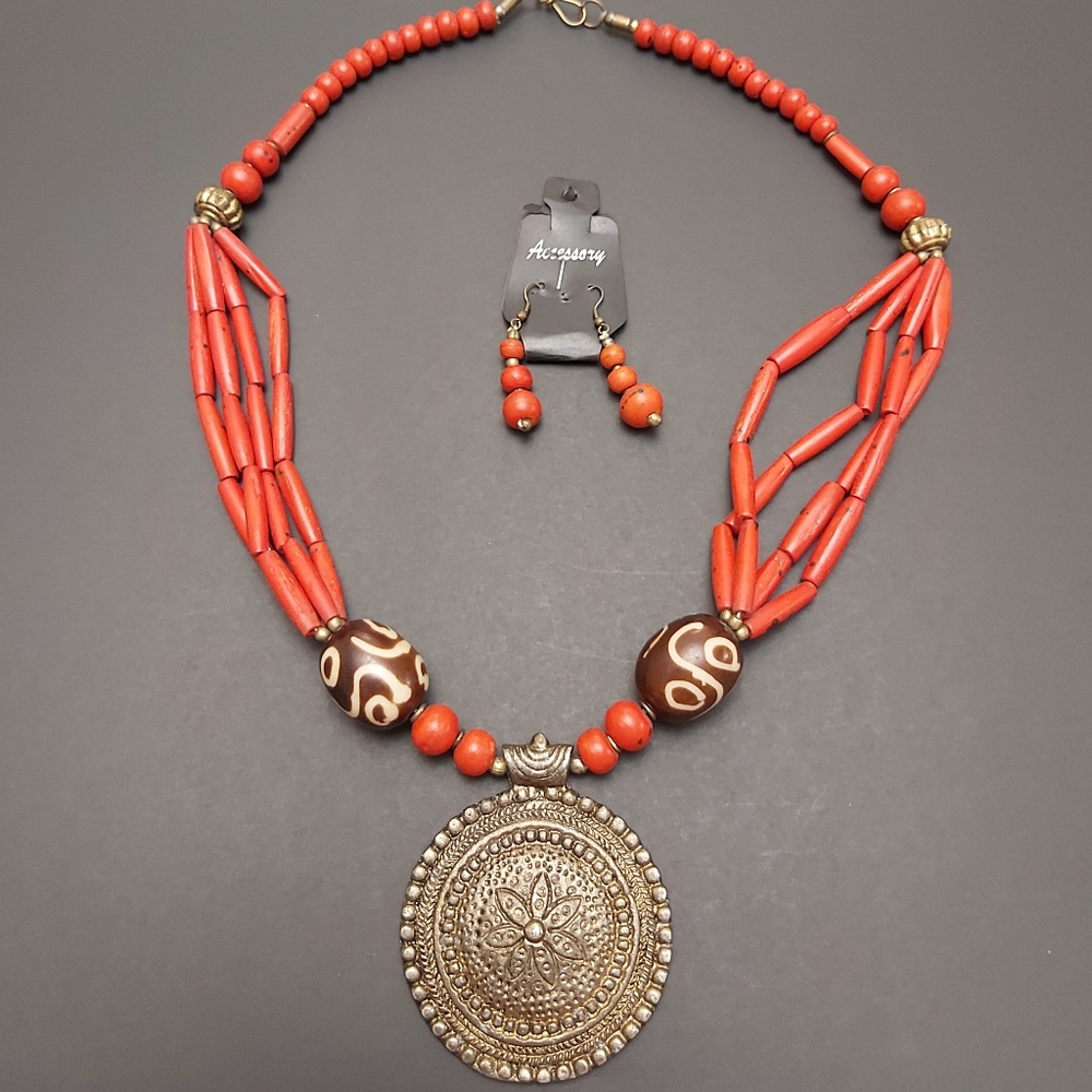 Africain necklace and earrings vintage